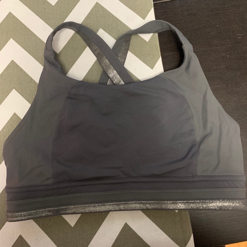 Lululemon size 8 sports bra